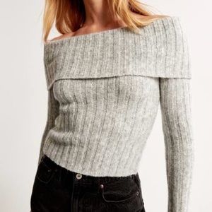 Abercrombie & Fitch // NWOT // Off-The-Shoulder Sweater Top in Gray